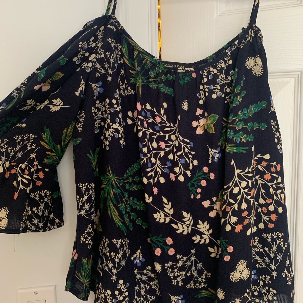 Cold shoulder printed blouse never worn